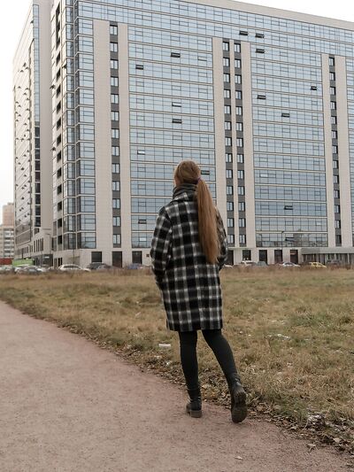 Η έφηβη παρθένα Alice Klay γαμιέται και τελειώνει για πρώτη φορά