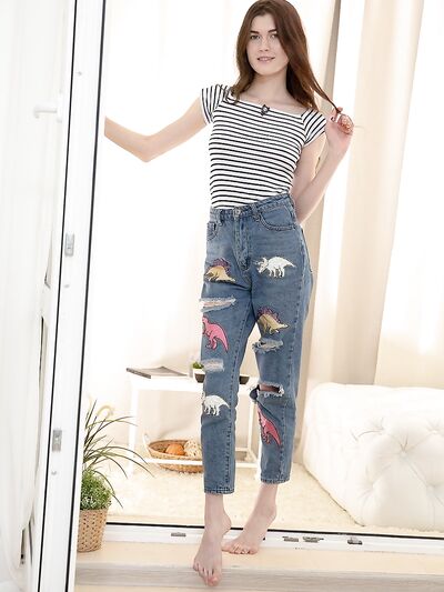 Ο έφηβος Ariana Shaine κάνει σεξ για πρώτη φορά και καταλήγει με οργασμό στο πρόσωπό της