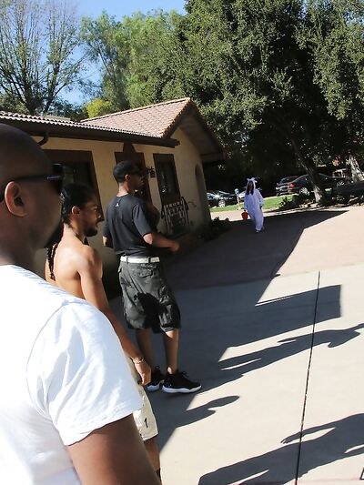 Το σέξι πρόσωπο της καυτής έφηβης Melissa Moore απολαμβάνεται σε άγριο διαφυλετικό στοματικό σεξ.