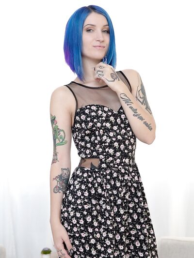 Η έφηβη με τατουάζ Keoki Star έβαψε τα μαλλιά της ενώ έκανε σεξ με τον φίλο της.