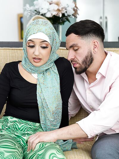 Η Βίβιαν Ντεσίλβα και η Βάιολετ Γκεμς γαμιούνται γενειοφόρο τύπο