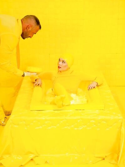 Η τατουάζ ξανθιά Mimi Cica γαμιέται βαθιά μετά από στοματικό σεξ