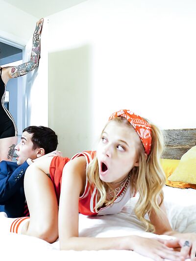 Η Coco Lovelock και ο Rocky Emerson γαμιούνται από μια καυτή έφηβη