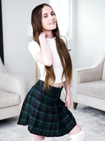 Η Sia Wood και η Ivy Ireland μοιράζονται τις μπλε σκληρές τους πέους στο κρεβάτι